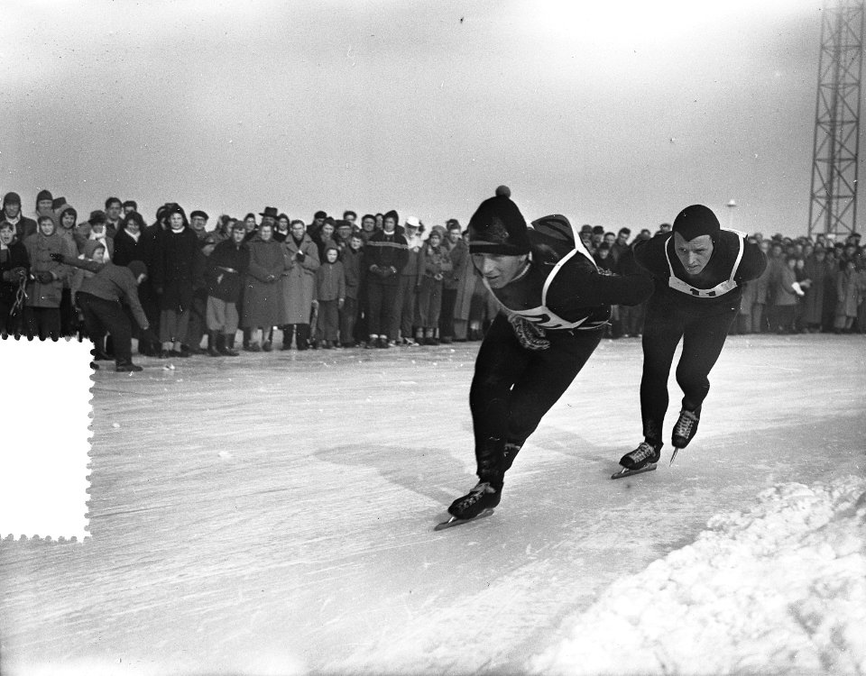 Schaatswedstrijd om grote prijs van Amsterdam Jean van de Berg ( nummer 11 ) ee, Bestanddeelnr 907-5998