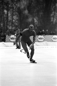 Schaatsinterland Nederland tegen Noorwegen in Eindhoven Hans van Helden in akti, Bestanddeelnr 928-9447