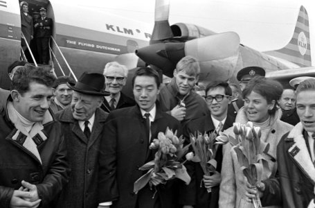 Schaatsers terug in Nederland, v.l.n.r. Kees Verkerk , Wesseloo, Ishiata, Schenk, Bestanddeelnr 920-1279