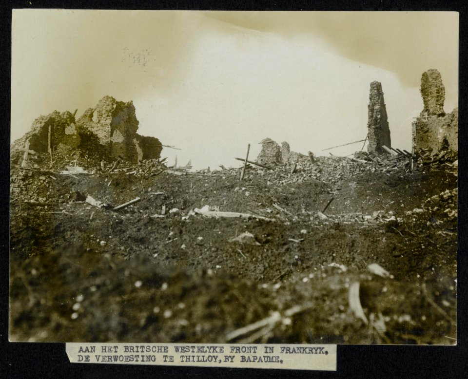 Scene in Tilloy, near Bapaume, Bestanddeelnr 158-0380