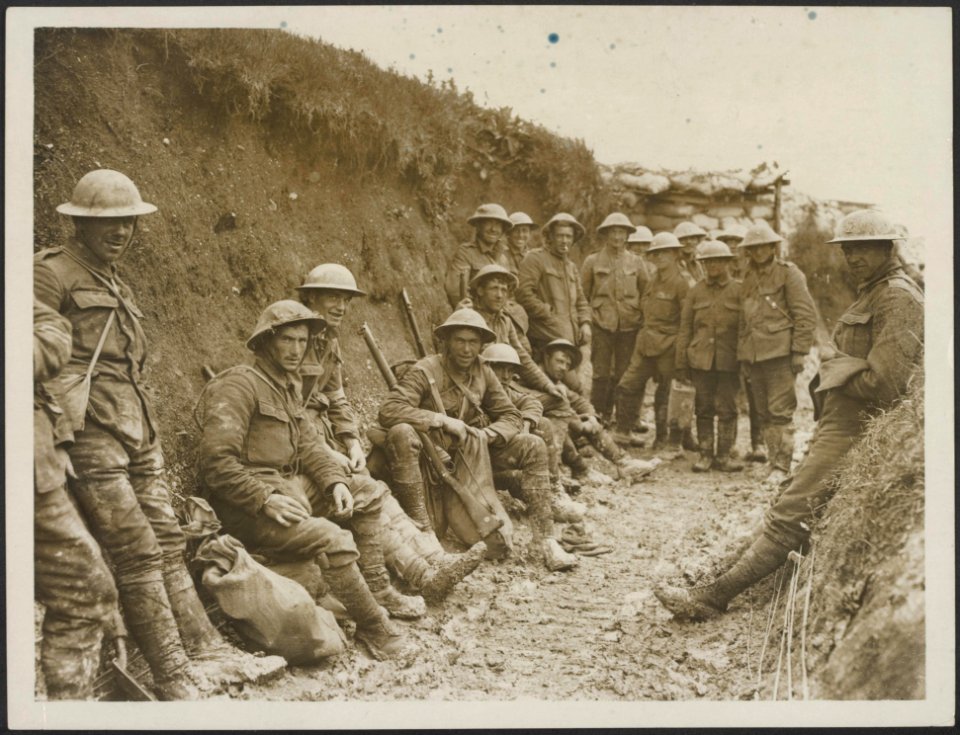 Scene in a British trench before advance, Bestanddeelnr 158-2319