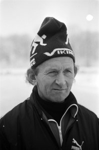 Schaatsinterland Nederland tegen Noorwegen in Groningen. Coach van de herenkernp, Bestanddeelnr 931-8747