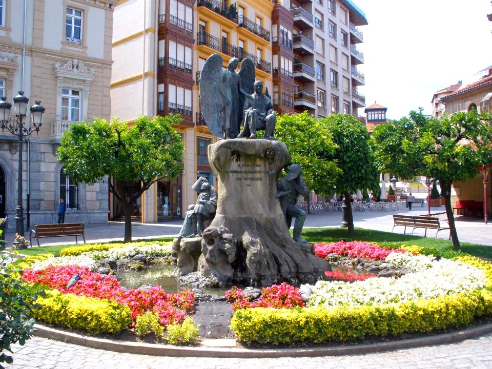 Santurce - Parque de Santurtzi, monumento a Cristóbal Pascual Murrieta y Mello, y a Luciano Murrieta García-Lemoine (Marqués de Murrieta) 1