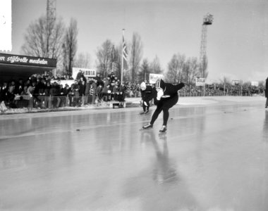 Schaatskampioenschappen op de Jaap Edenbaan te Amsterdam Stien Kaiser en Carry G, Bestanddeelnr 917-3001