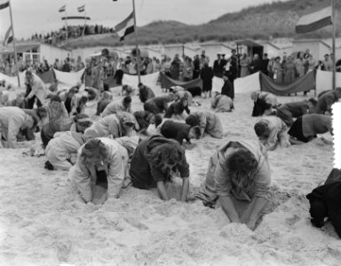 Schatgraven in Egmond aan Zee, Bestanddeelnr 904-7361