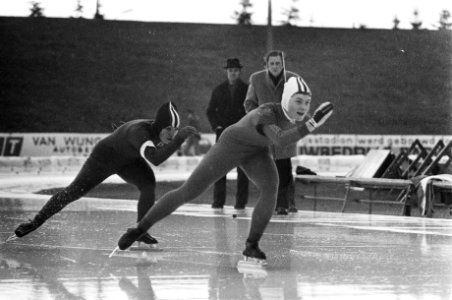 Schaatsinterland Nederland tegen USSR in Assen Christine Jaarsma tegen Lalina S, Bestanddeelnr 928-3659