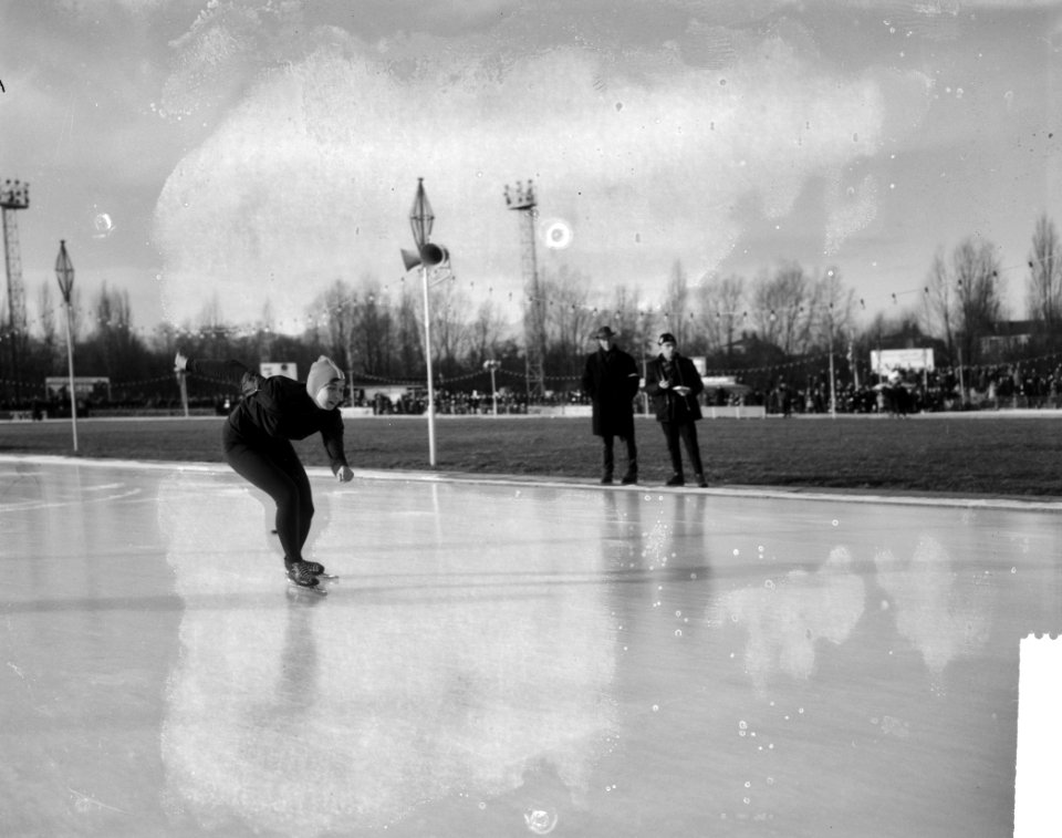 Schaatskampioenschappen op de Jaap Edenbaan te Amsterdam Carry Geijsen in actie, Bestanddeelnr 917-2999