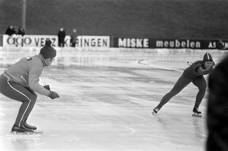 Schaatsinterland Nederland tegen USSR in Assen Nederlandse schaatscoach Gerard , Bestanddeelnr 928-3662