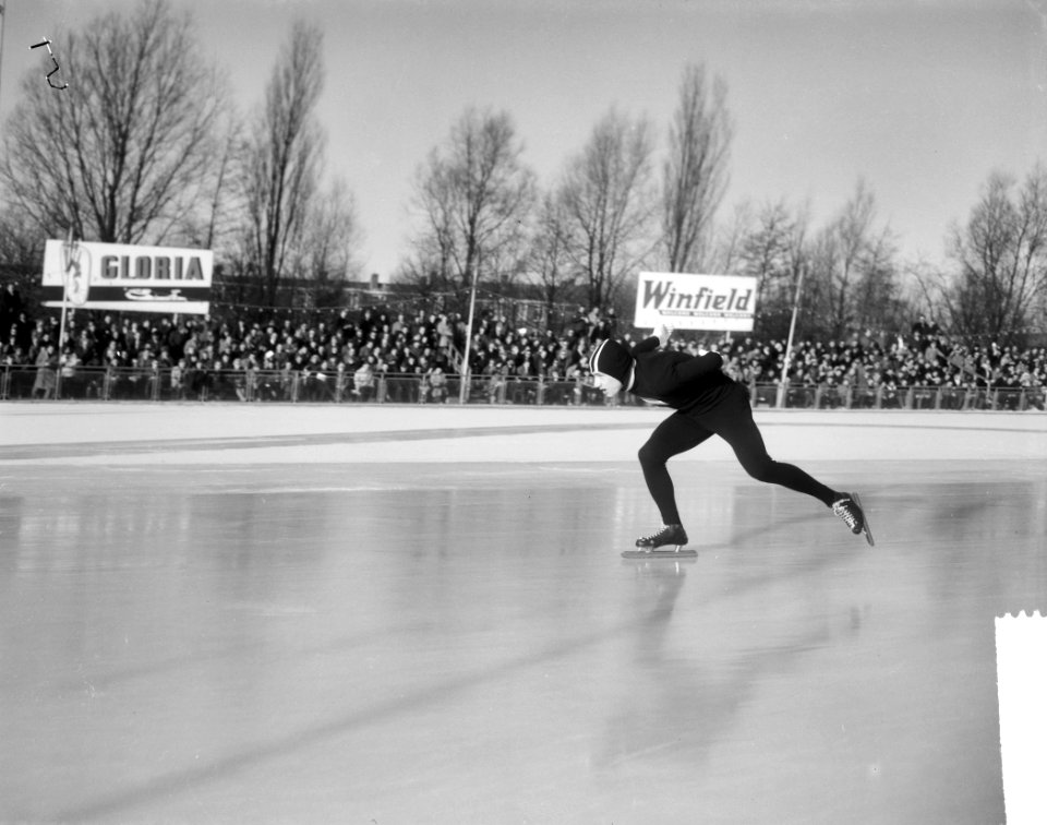 Schaatskampioenschappen op de Jaap Edenbaan te Amsterdam Carry Geijsen in actie, Bestanddeelnr 917-3000