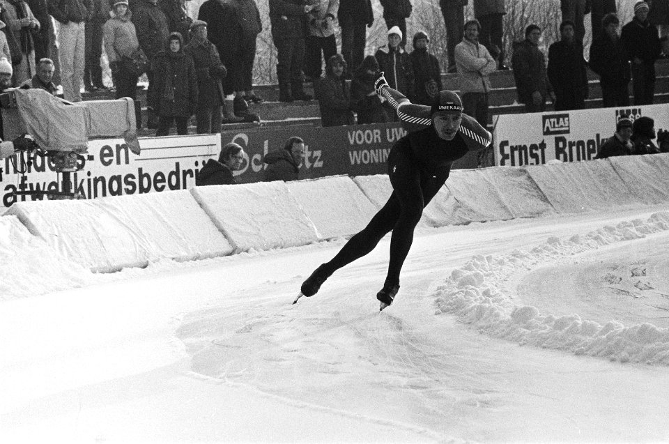Schaatsinterland Nederland tegen Noorwegen in Groningen. Hilbert van der Duim in, Bestanddeelnr 931-8752