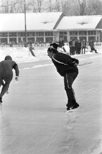 Schaatsinterland Nederland tegen Noorwegen in Groningen. Coach van de herenkernp, Bestanddeelnr 931-8728