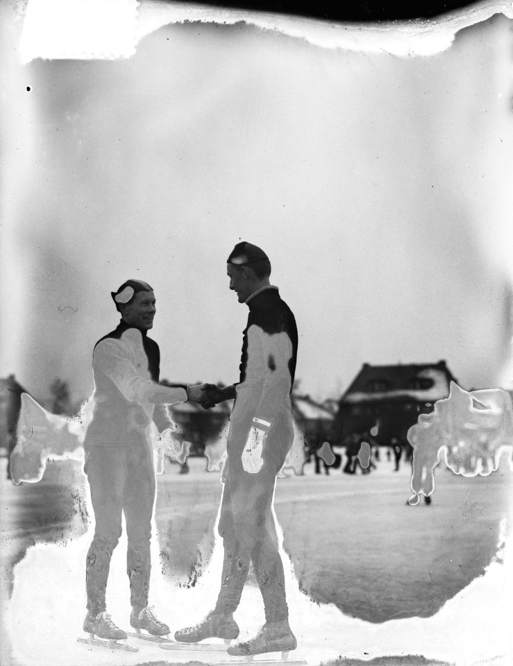 Schaatsen langebaan Amersfoort 1. A. J. Westra 2. H. Schulte, Bestanddeelnr 906-9895