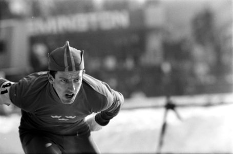Schaatsen. Nummer 13 Stiansen, nummer 14 Nilsson, nummer 16 Malijsjo (USSR), Bestanddeelnr 921-1560