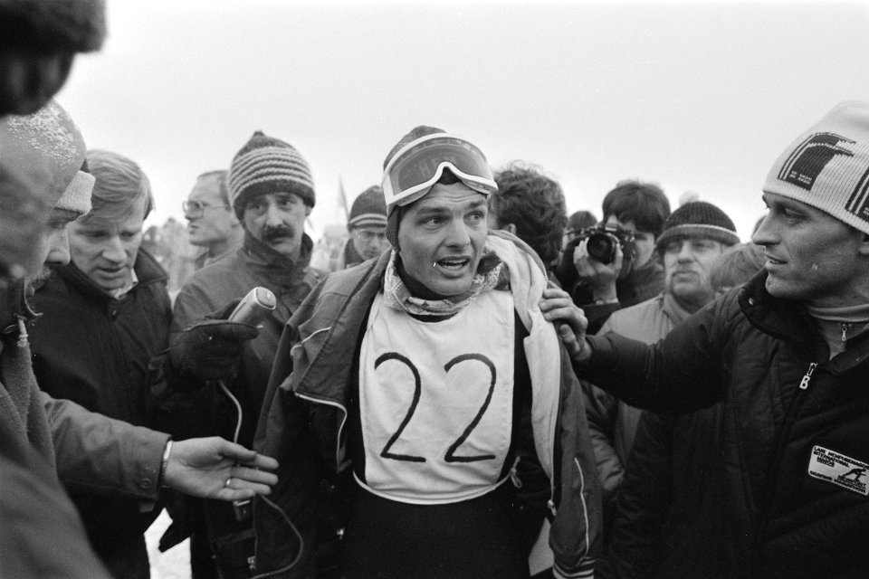 Schaatsen, Veluwemeerwedstrijd over 200 km winnaar Frans Boom na de finish, Bestanddeelnr 933-2039