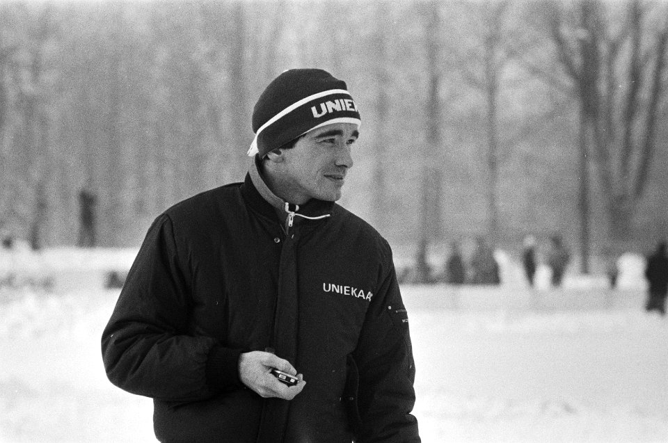 Schaatsinterland Nederland tegen Noorwegen in Groningen. Coach van de dameskernp, Bestanddeelnr 931-8730