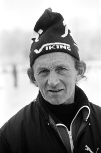 Schaatsinterland Nederland tegen Noorwegen in Groningen. Coach van de herenkernp, Bestanddeelnr 931-8748