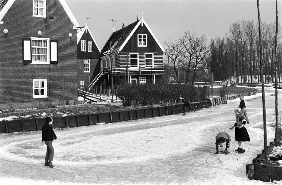 Schaatsers in Marken, Bestanddeelnr 924-3322