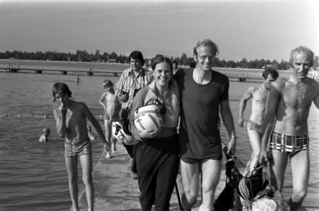 Schaatsers maken parachute-sprong bij paraclub Icaras, Bestanddeelnr 926-4873
