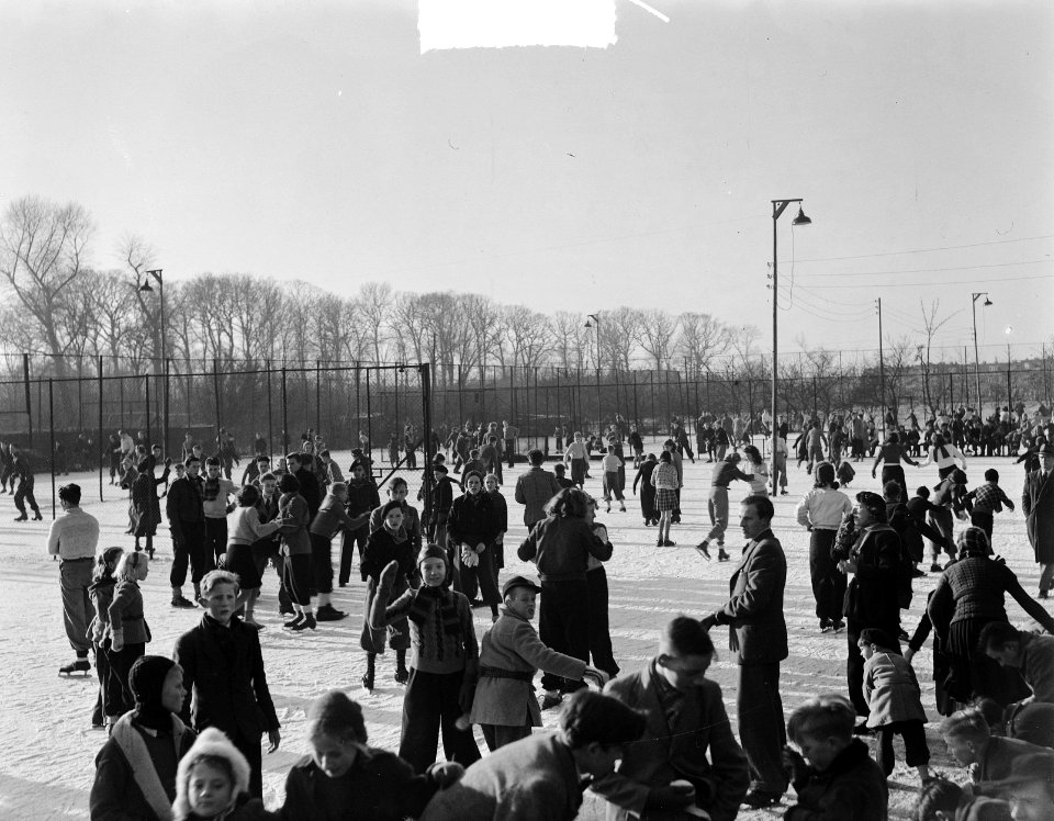 Schaatspret met Kerstmis, Bestanddeelnr 903-1593