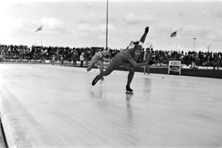 Schaatser Eric Heiden aan kop op de 500 meter, Jos Valentijn in de achtervolging, Bestanddeelnr 929-0491