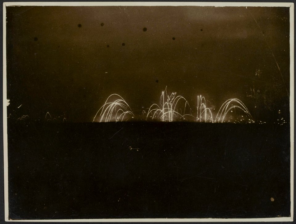 Scene at a battlefield at midnight., Bestanddeelnr 158-2008