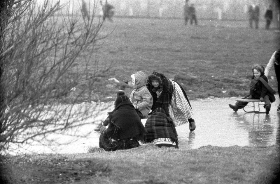 Schaatspret op de Gouwzee bij Monnickendam, Bestanddeelnr 912-0260