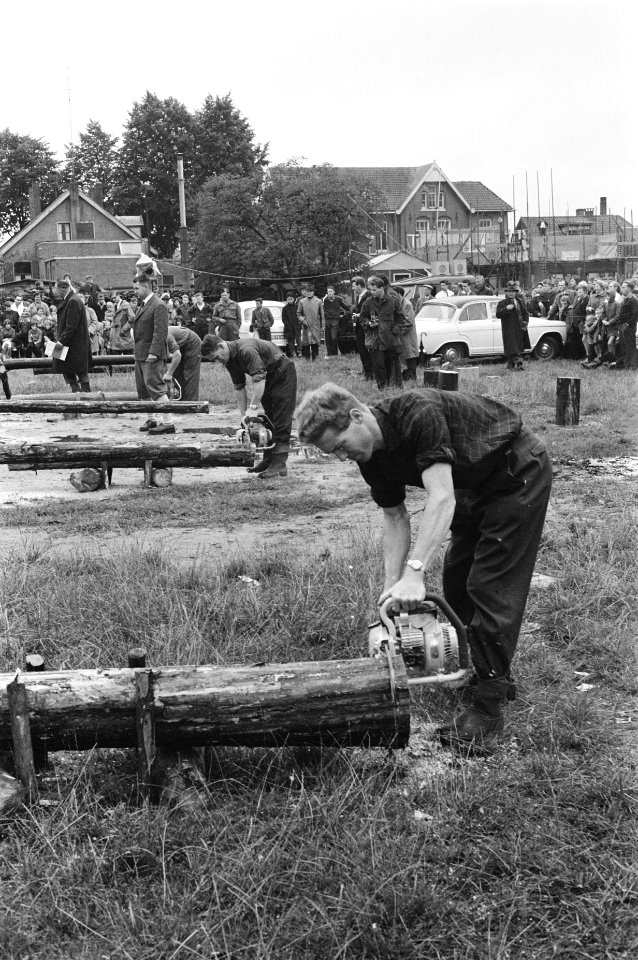 Schapendag te Ede Door regen weinig bezoek Een wedstrijd houtzagen Overzicht , Bestanddeelnr 915-4678