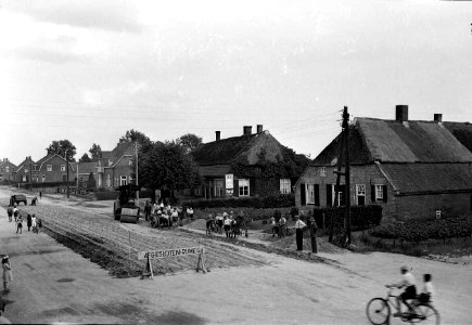 Schaijk (NL) ca. 1953 verharding Tuinstraat (nu P.v.Winkelstraat)