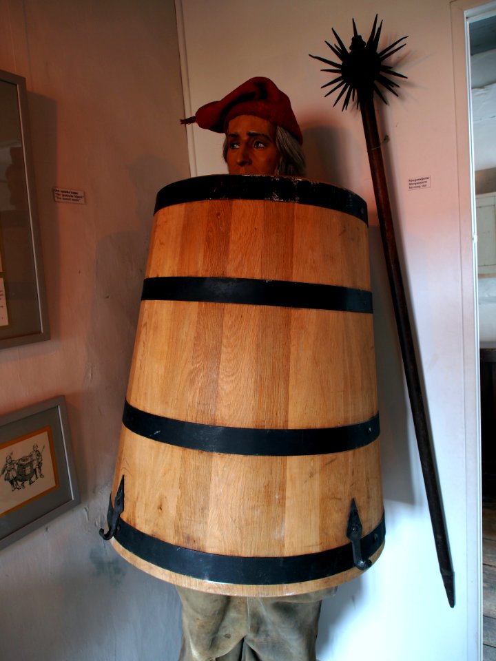 Schandmantel or Schandtonne or Spanish coat pic2
