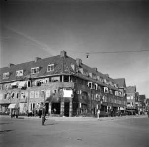 Schade aan huizen (hoek Paterswoldseweg Parkweg) na de strijd in Groningen in …, Bestanddeelnr 900-2650