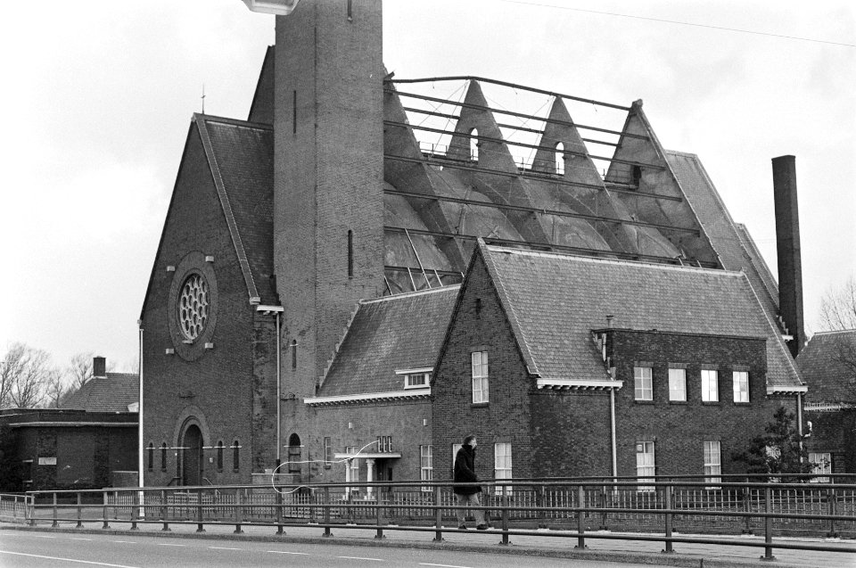 Schade door hevige storm dak van St Annakerk in Amstelveen gewaaid, Bestanddeelnr 928-3420