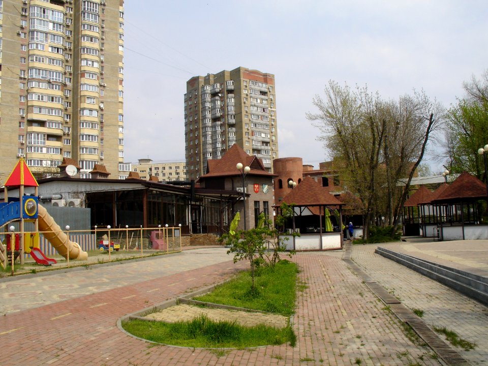 Scher Hof RND yard