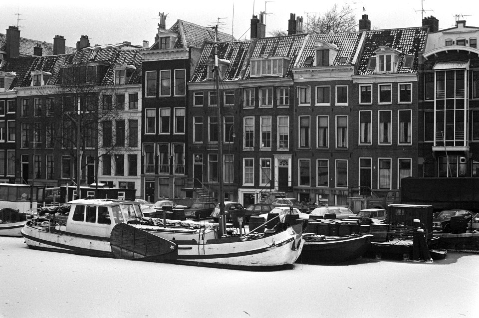 Schepen in ijs en sneeuw in Amstel, Bestanddeelnr 925-3498