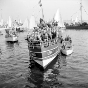 Schepen die aan de Piet Hein voorbij varen, Bestanddeelnr 255-7630