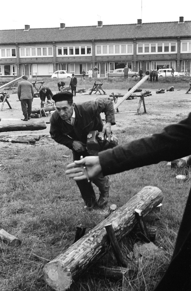 Schapendag te Ede Door regen weinig bezoek Een wedstrijd houtzagen Overzicht , Bestanddeelnr 915-4679
