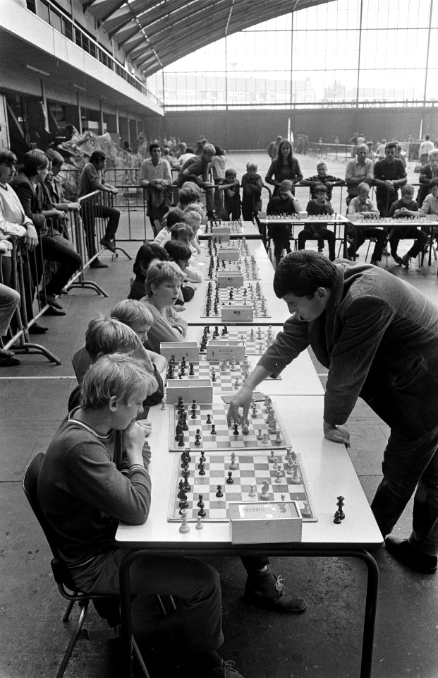 Schaken, simultaanwedstrijden, groepsportretten, Bestanddeelnr 921-5819