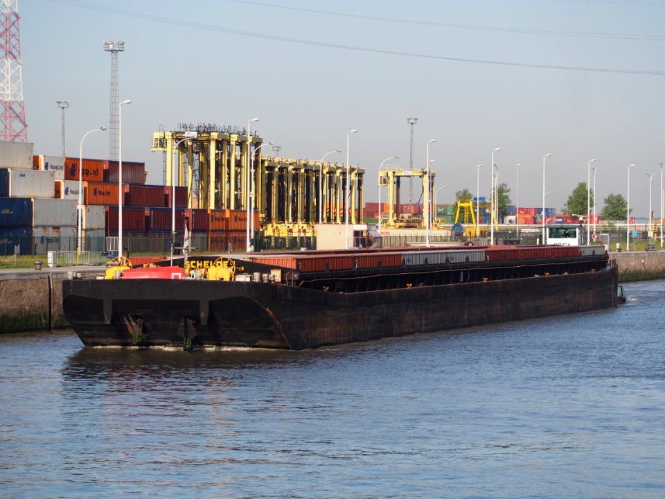 Schelde - ENI 06002165 pushed by Orida - ENI 06002876 in the Berendrecht locks, Port of Antwerp