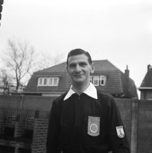 Scheidsrechter H van der Veer (Schiedam), Bestanddeelnr 915-7748