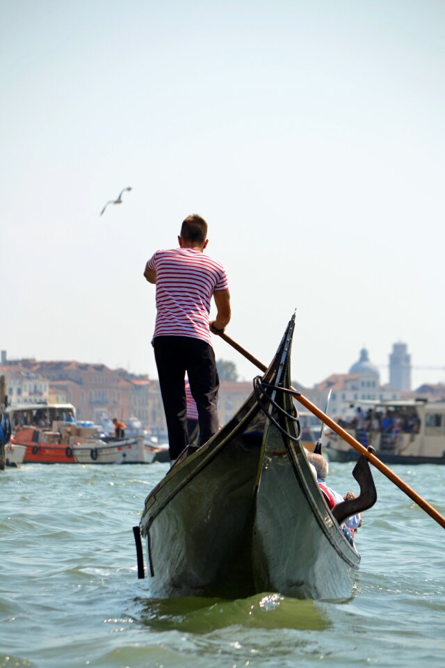 Italy gondlier water