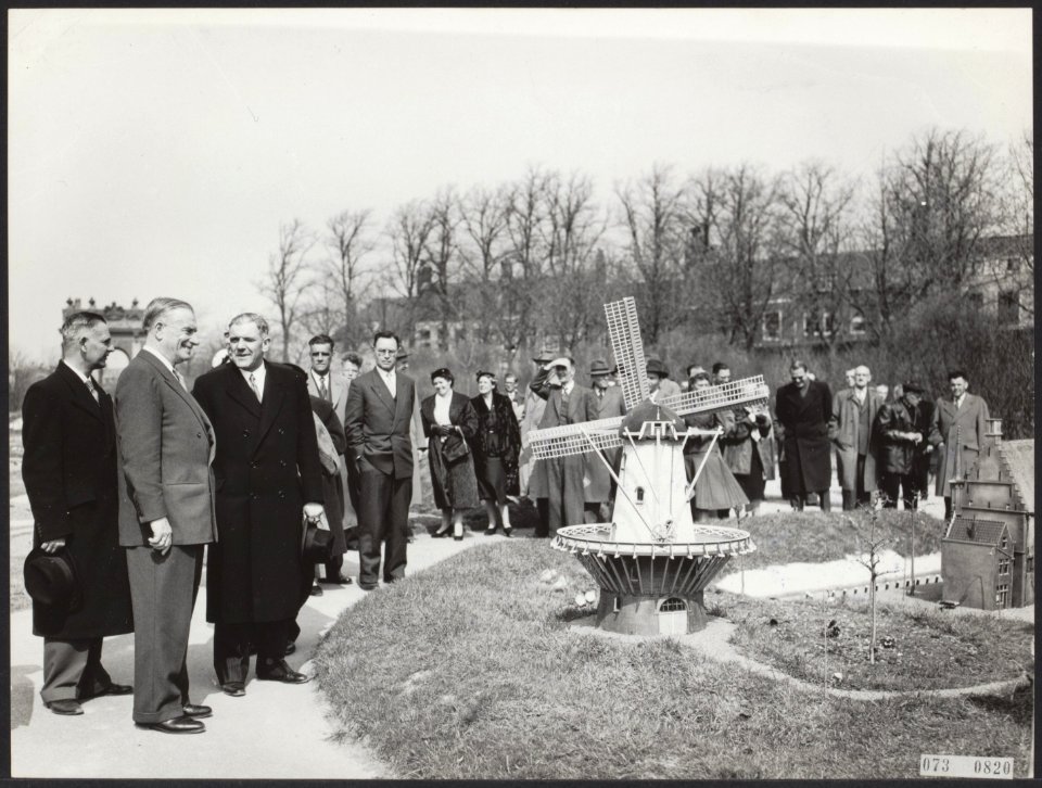 Schaalmodellen, molens, openingen, Bestanddeelnr 073-0820