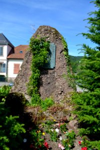 Saverne, Roseraie, monument commémoratif Louis Walter