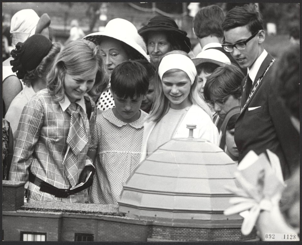 Schaalmodellen, openingen, tentoonstellingen, kinderen, prinses, Marie-Astrid pr, Bestanddeelnr 092-1128