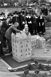 Schaalmodellen, kastelen, prinsen, Bernhard, prins (1911-2004), Bestanddeelnr 930-2711