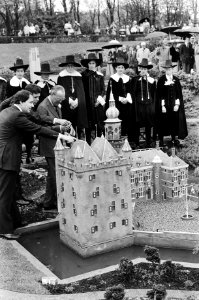 Schaalmodellen, kastelen, prinsen, Bernhard, prins (1911-2004), Bestanddeelnr 930-2710