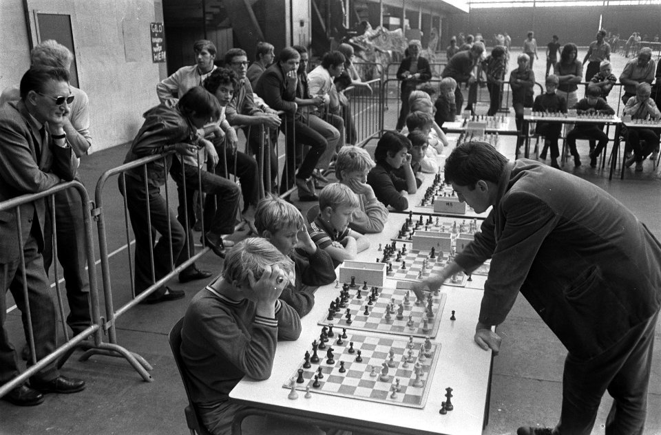 Schaken, simultaanwedstrijden, groepsportretten, Bestanddeelnr 921-5820