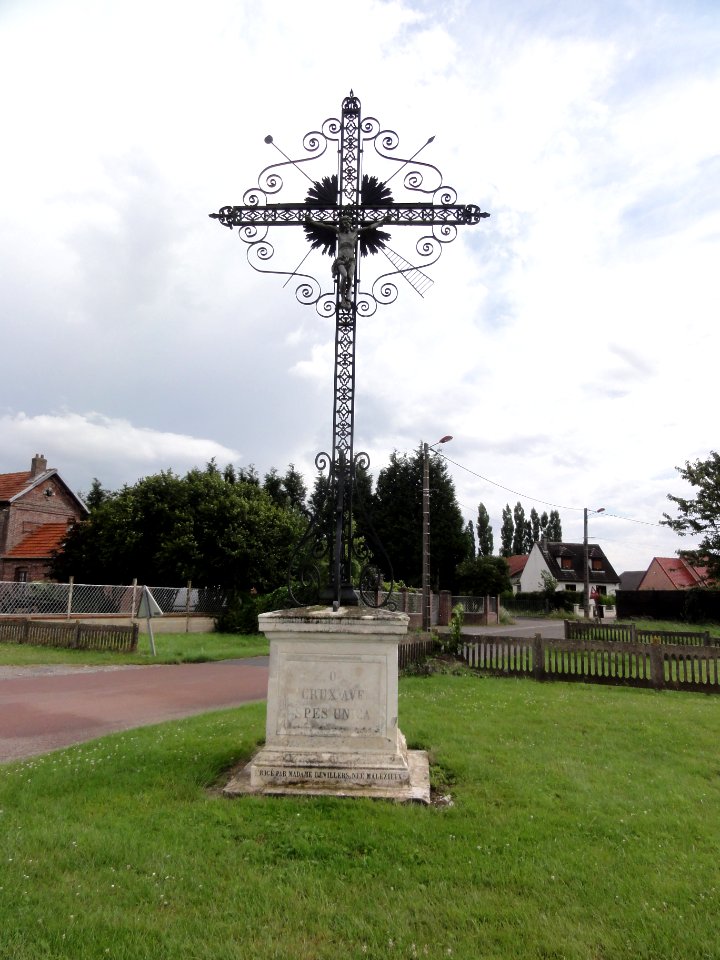 Savy (Aisne) croix de chemin B