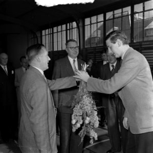 Schaken kampioen Nederland felicitatie dor Dr. Euwe, Bestanddeelnr 906-4048