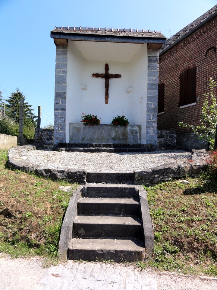 Sars-Poteries (Nord, Fr) calvaire-oratoire