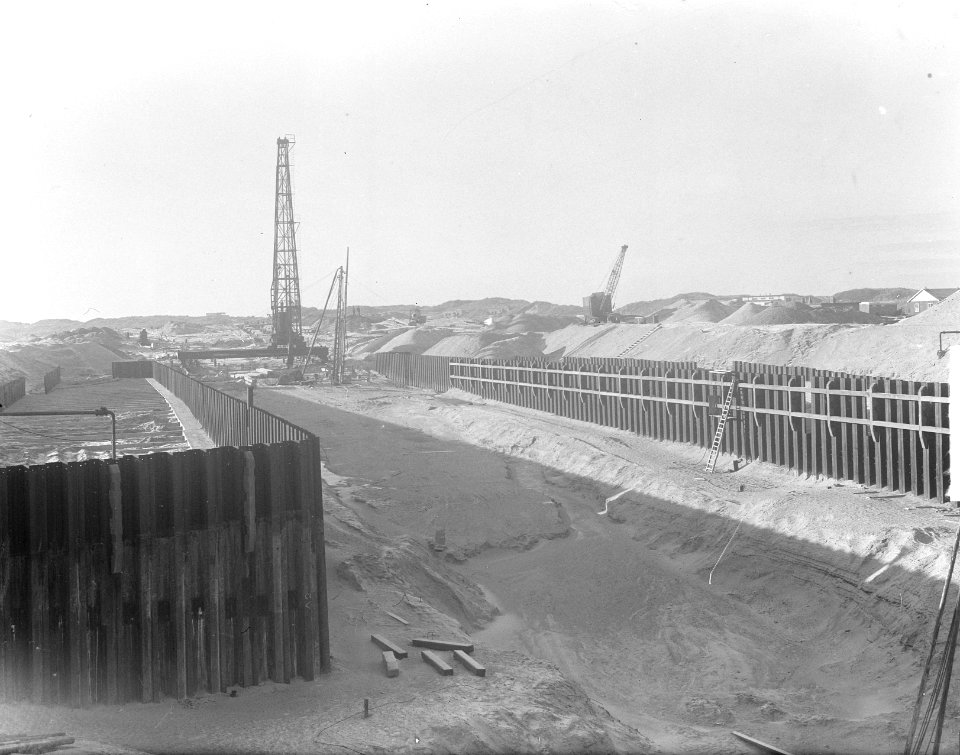 Scheepshellingen in aanbouw in IJmuiden, Bestanddeelnr 904-3639