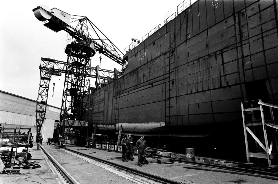 Scheepsbouw, arbeiders, hijskranen, Bestanddeelnr 930-3866
